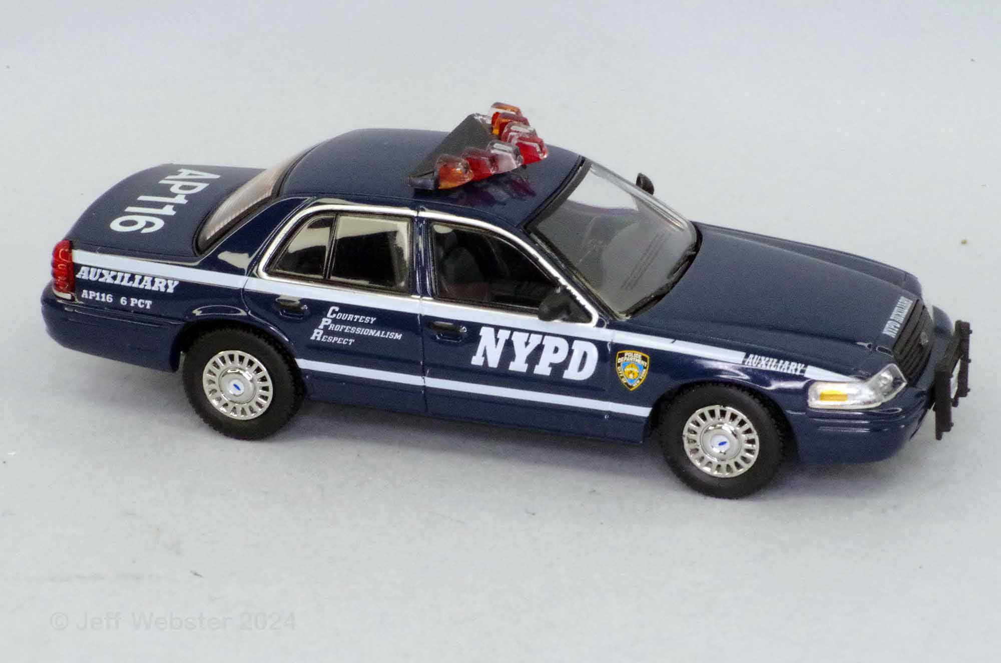 Ford Crown Victoria NYPD Auxilliary_8.jpg